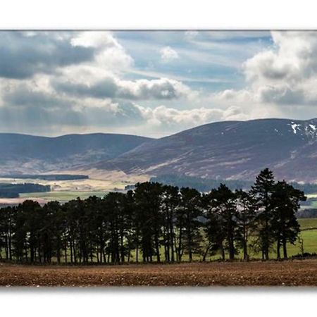 Traditional Family Home In Royal Deeside Aboyne Esterno foto